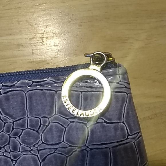 Estee Lauder Blue makeup bag. - Picture 2 of 7